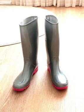 Gray & Pink Women's Tall Rain Boots